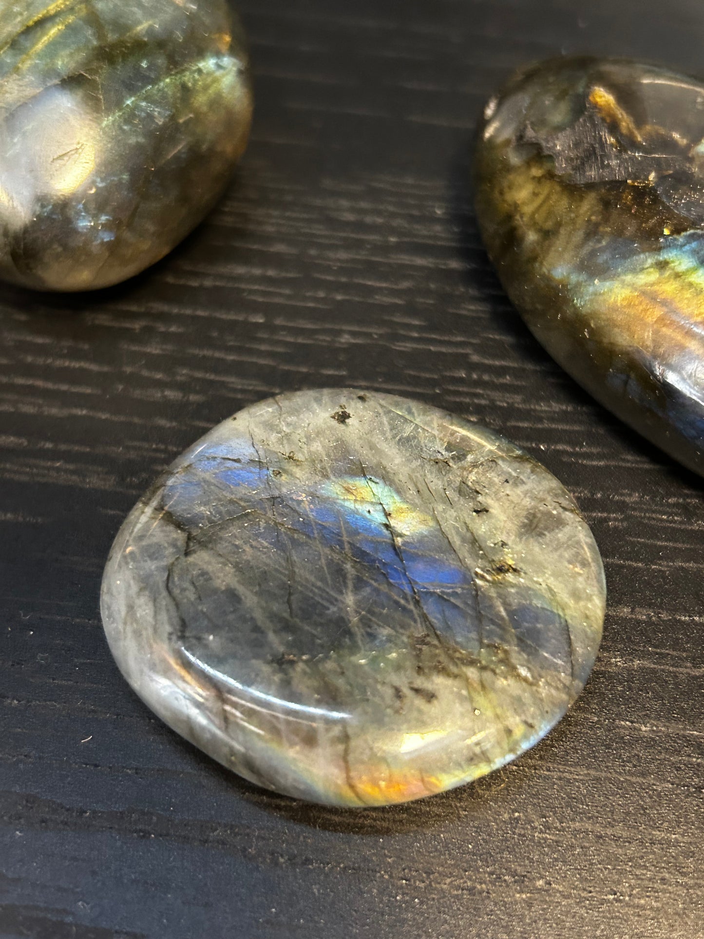 Pierre galet labradorite