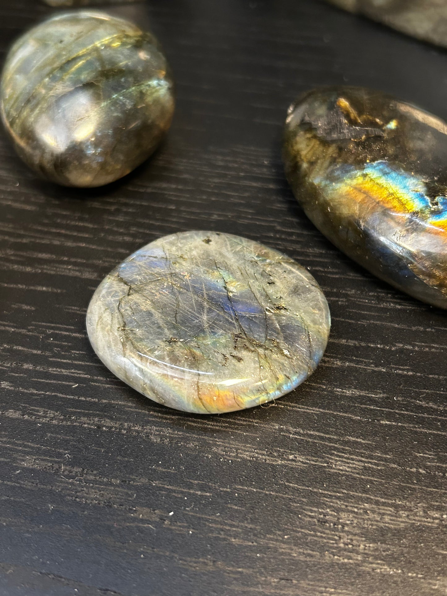 Pierre galet labradorite