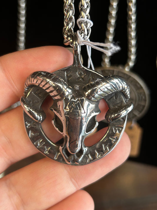 Pendentif bélier valknut et runes